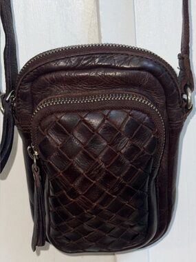 GENICCI Woven Dark Brown Leather Crossbody Mini Phone Bag 2 Compartment EUC